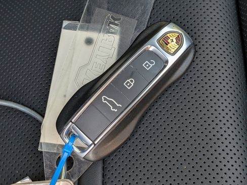 Certified 2025 Porsche Cayenne AWD/4WD image 39
