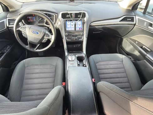 Used 2017 Ford Fusion SE w/ Fusion SE Technology Package image 29