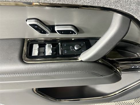 Used 2025 Land Rover Range Rover Sport SE image 20
