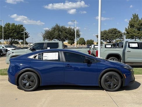 New 2026 Toyota Prius LE image 3