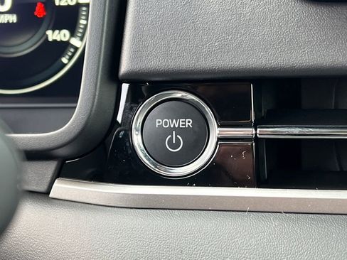 New 2025 Mitsubishi Outlander SE image 24