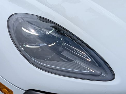 Certified 2026 Porsche Macan AWD/4WD image 26