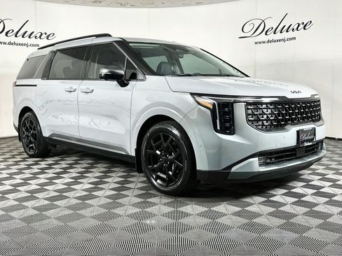 Used 2025 Kia Carnival SX Prestige FWD image 1