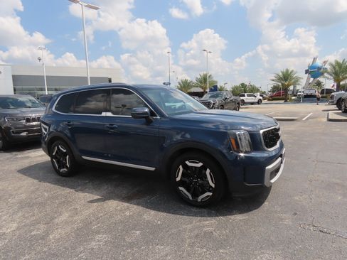 Used 2023 Kia Telluride EX FWD image 7
