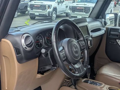 Used 2017 Jeep Wrangler Unlimited Sahara w/ Dual Top Group AWD/4WD image 14