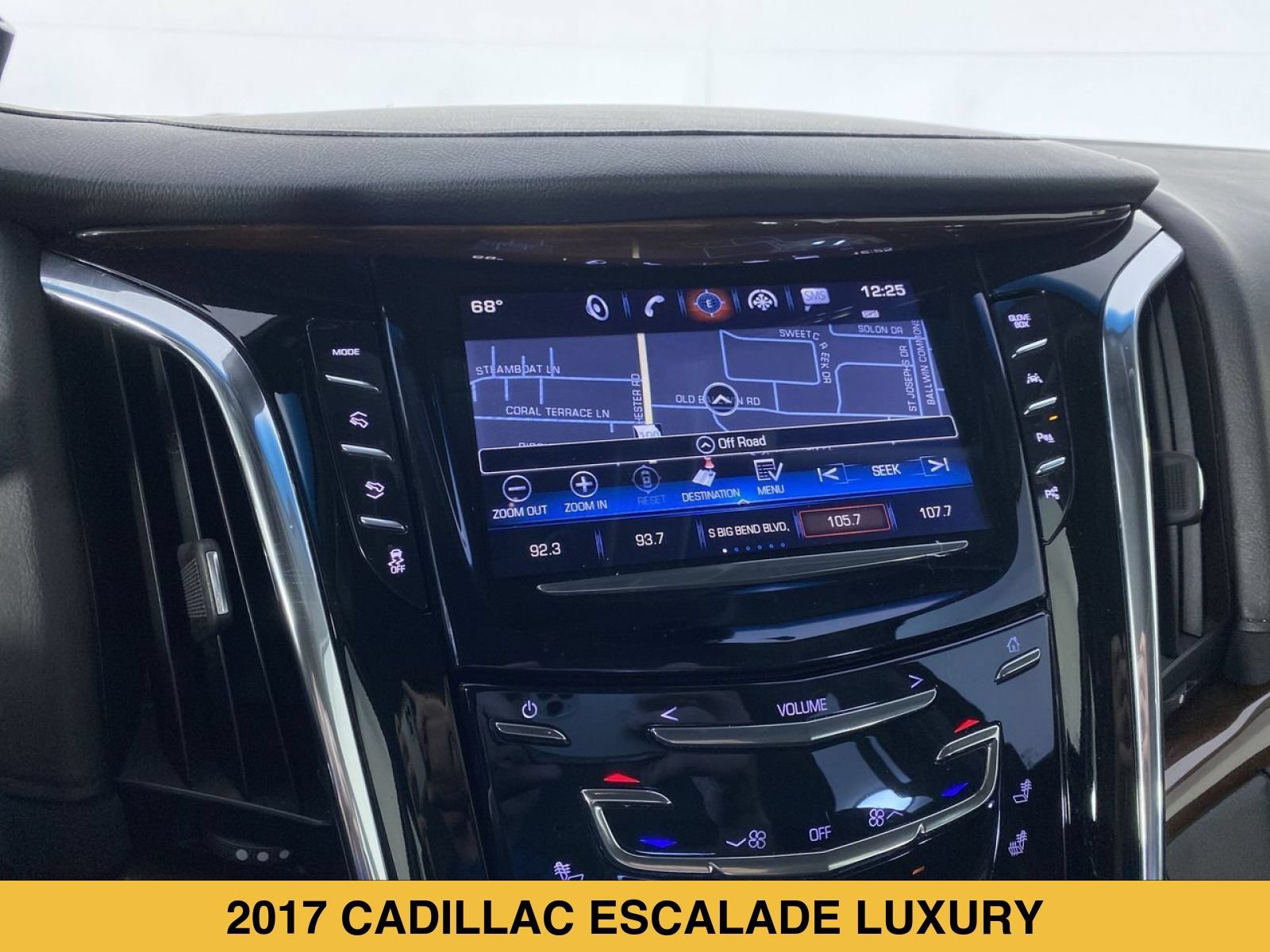 Used 2017 Cadillac Escalade Luxury AWD/4WD image 6