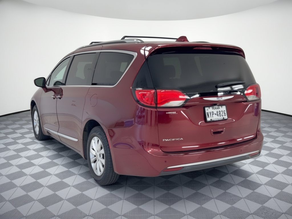 Used 2019 Chrysler Pacifica Touring-L FWD image 3