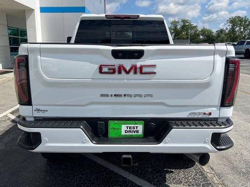 Used 2024 GMC Sierra 2500 AT4 w/ AT4 Preferred Package AWD/4WD image 6