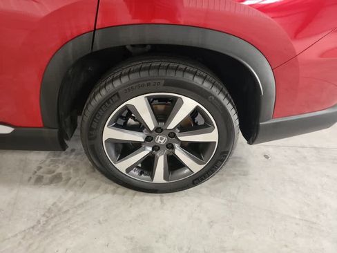 Used 2025 Honda Pilot Touring image 11