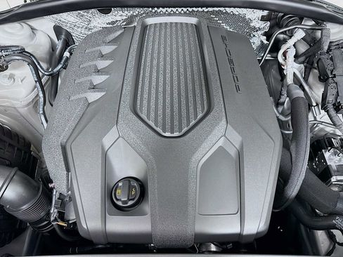 New 2026 Porsche Macan image 32