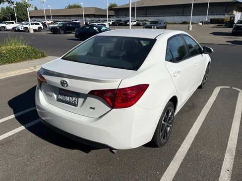 Used 2018 Toyota Corolla SE w/ Carpet Mat Package (TMS) FWD image 4