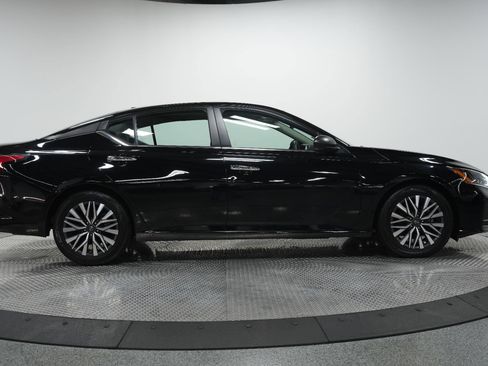 Used 2024 Nissan Altima 2.5 SV image 9