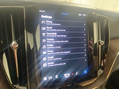 Certified 2024 Volvo XC60 T8 Ultimate w/ Climate Package image 23