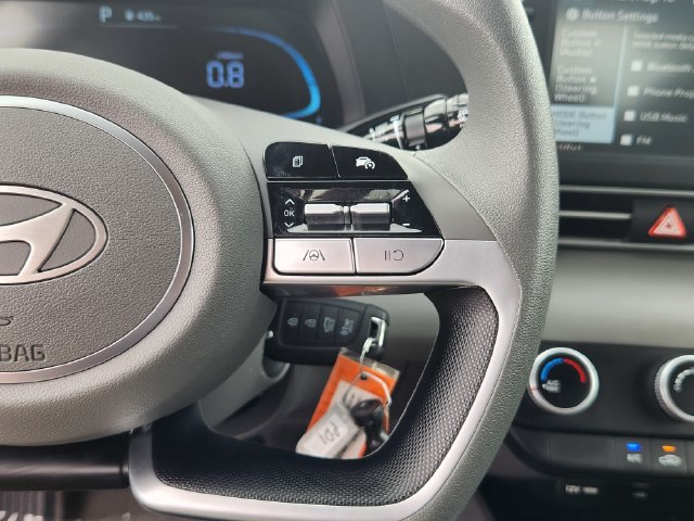 Certified 2025 Hyundai Elantra SE FWD image 24