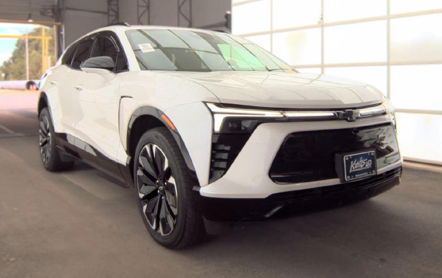 Used 2024 Chevrolet Blazer EV RS AWD/4WD image 3