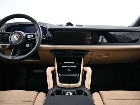 Used 2026 Porsche Cayenne Coupe image 9