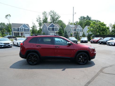Used 2016 Jeep Cherokee Sport w/ Cold Weather Group AWD/4WD image 8