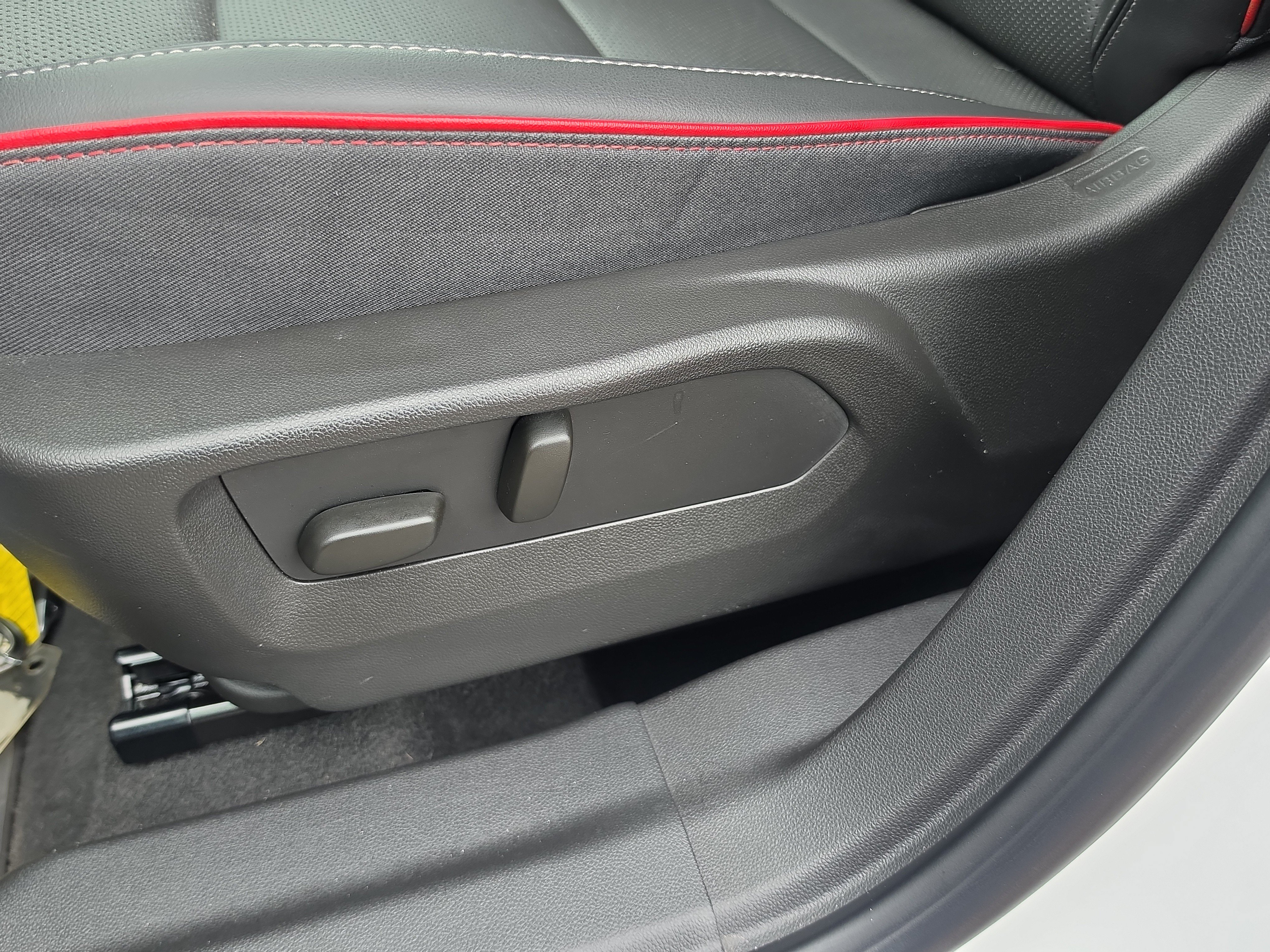 Used 2023 Buick Envision Essence w/ Sport Touring Package FWD image 21