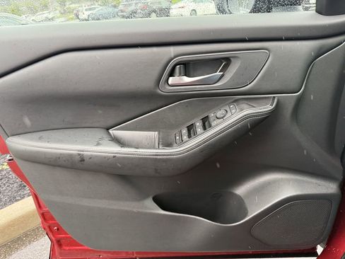 Certified 2025 Nissan Rogue SV image 23