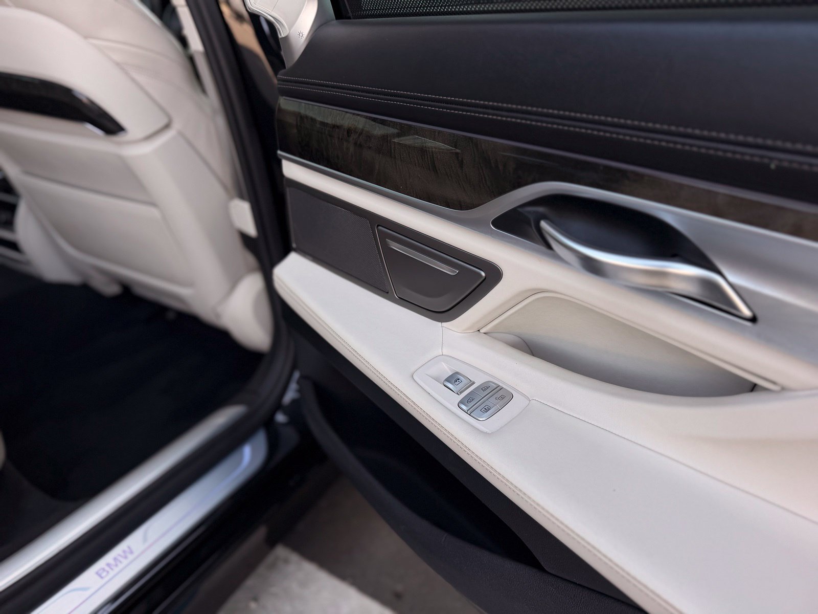 Used 2018 BMW 750i xDrive AWD/4WD image 28