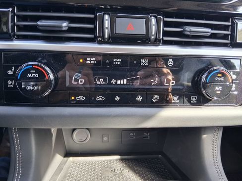 New 2026 Nissan Pathfinder Platinum w/ Cargo Package FWD image 18