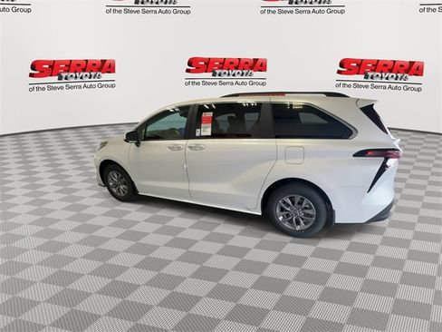 New 2025 Toyota Sienna XLE image 6