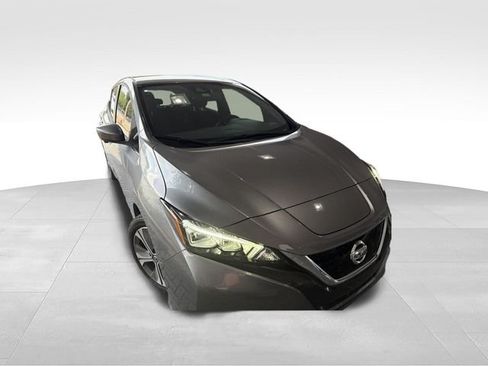 Used 2022 Nissan Leaf SV w/ SV Technology Package FWD image 3