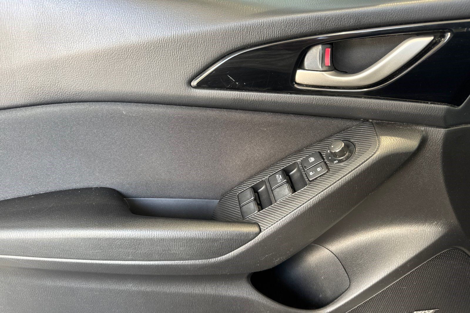Used 2014 MAZDA MAZDA3 i Touring w/ Technology Package FWD image 12
