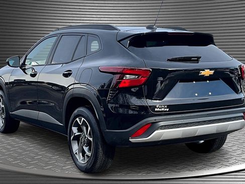 Used 2025 Chevrolet Trax LT w/ Driver Confidence Package FWD image 4