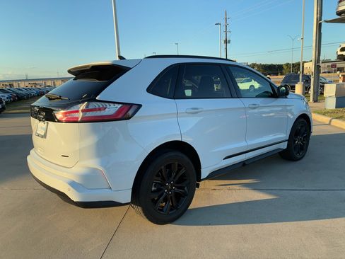 Used 2022 Ford Edge SE w/ Black Appearance Package image 8