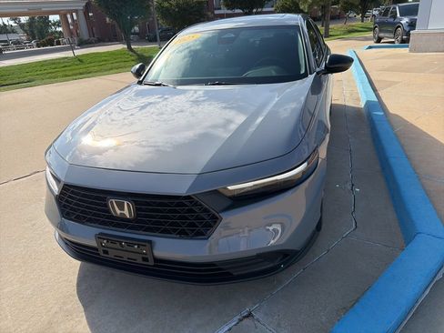 Used 2025 Honda Accord Sport image 3
