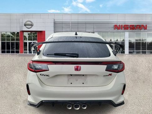 Used 2024 Honda Civic Type R image 3