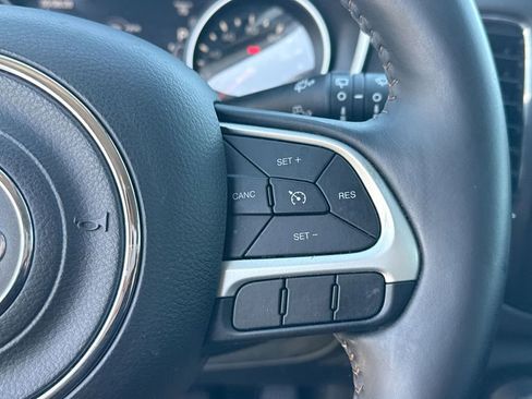 Used 2018 Jeep Compass Latitude w/ Popular Equipment Group FWD image 9