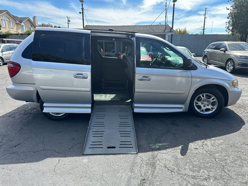 Used 2004 Dodge Grand Caravan SXT w/ Premium Group FWD image 1