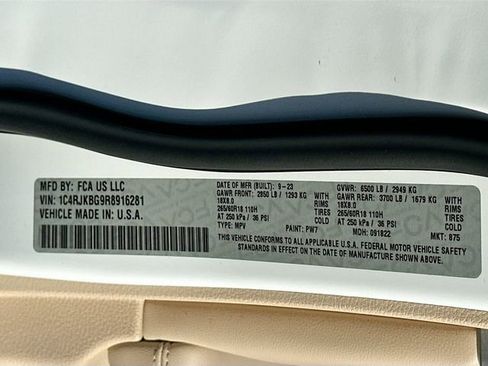 Used 2024 Jeep Grand Cherokee L Limited w/ Luxury Tech Group II image 33