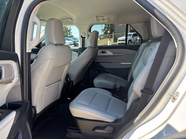 Used 2025 Ford Explorer Active w/ Active Comfort Package AWD/4WD image 12