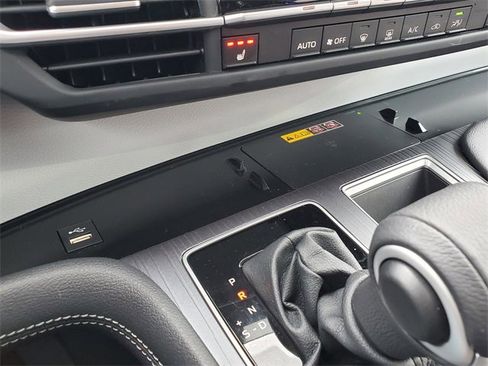 Used 2025 Toyota Sienna XLE image 34