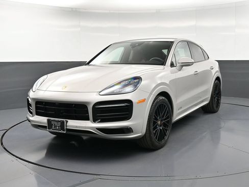 Certified 2023 Porsche Cayenne GTS AWD/4WD image 1
