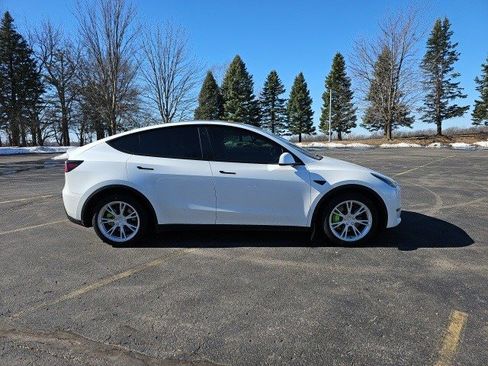 Used 2021 Tesla Model Y Long Range image 7