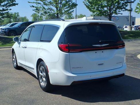 Certified 2022 Chrysler Pacifica Limited FWD image 6