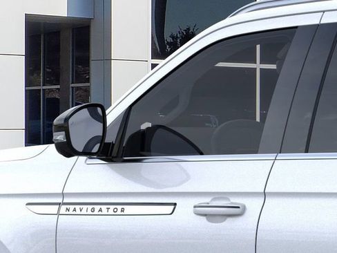 New 2025 Lincoln Navigator L Reserve image 40