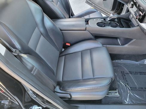 Used 2021 Nissan Rogue SV w/ Premium Package image 12