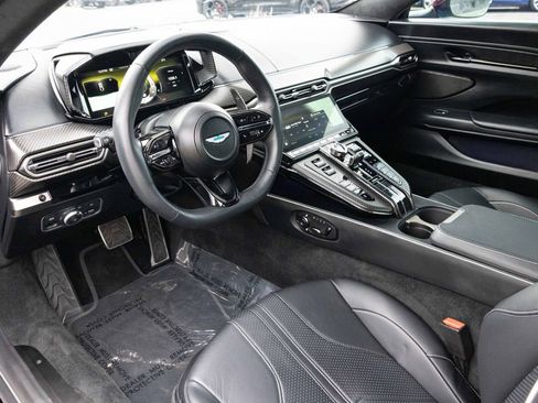Used 2025 Aston Martin V8 Vantage Coupe image 2