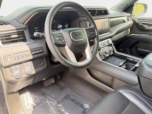 Used 2023 GMC Yukon XL Denali AWD/4WD image 38