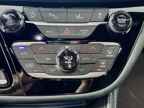 New 2027 Chrysler Pacifica Limited w/ S Appearance Package FWD image 16