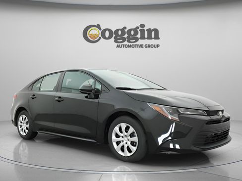 Used 2025 Toyota Corolla LE image 25