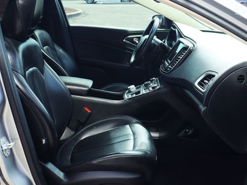 Used 2017 Chrysler 200 Limited Platinum image 30