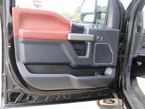 Certified 2022 Ford F450 Platinum w/ FX4 Off-Road Package image 20