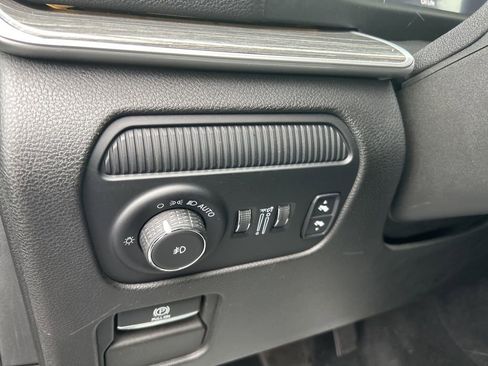 Used 2023 Jeep Wagoneer L Series II image 15