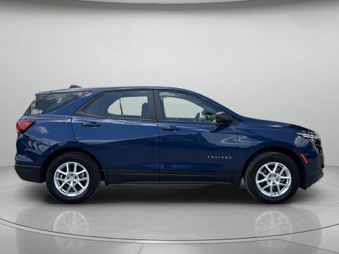 Used 2023 Chevrolet Equinox LS w/ Driver Confidence II Package FWD image 2